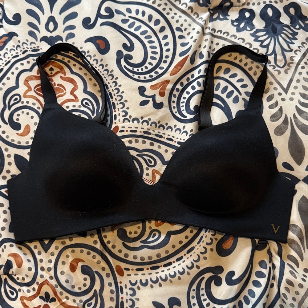Black Victoria’s Secret V-Neck Bra